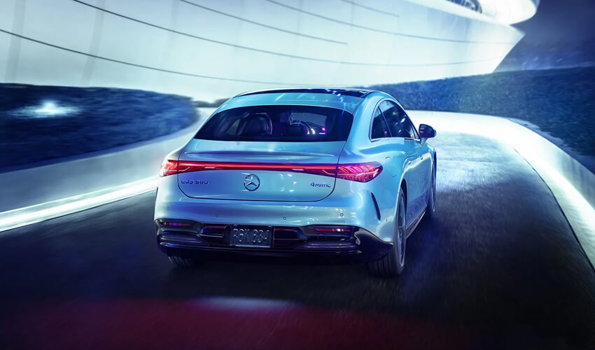 Mercedes Benz EQS come with off white interior